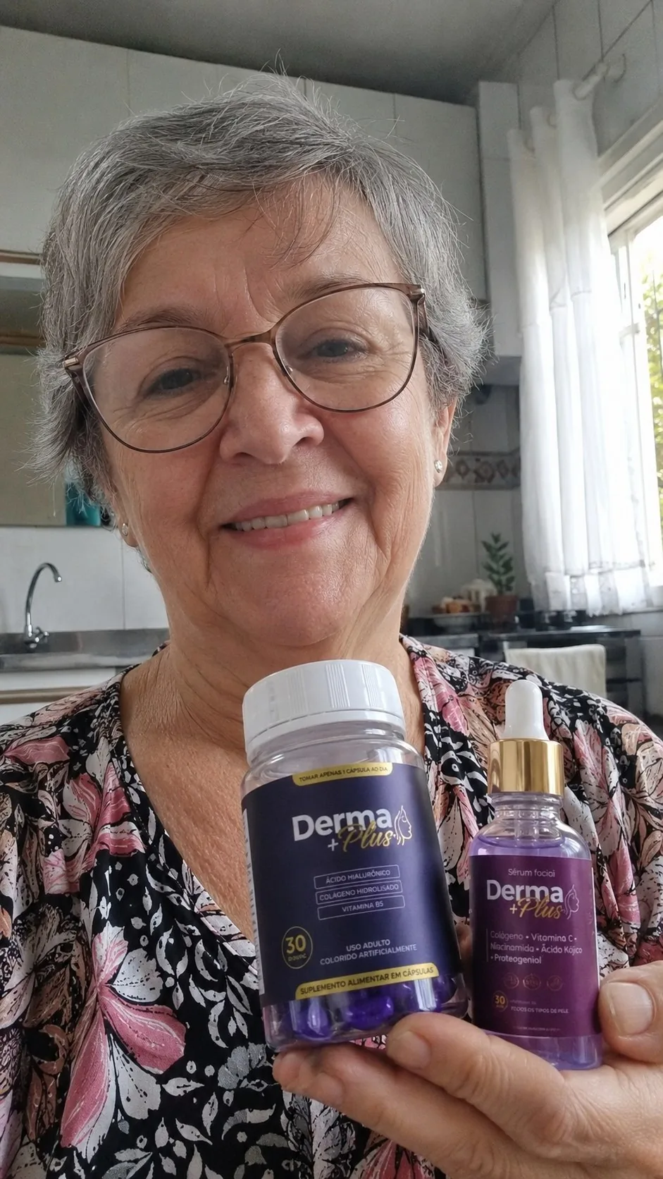 Cliente Derma+ Plus de São Paulo com cápsula de colágeno e sérum facial