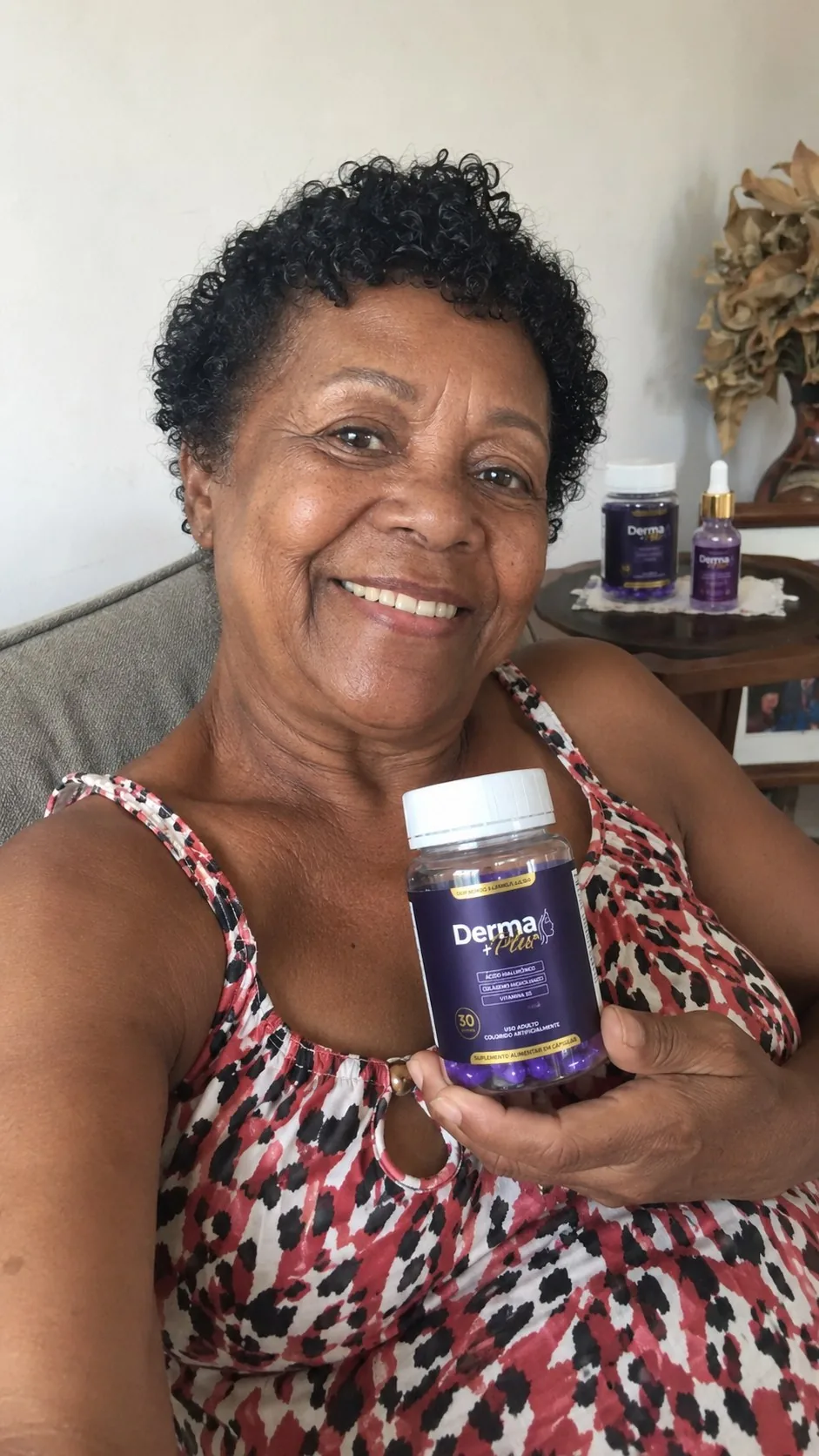 Cliente Derma+ Plus recebendo o kit de cuidados com a pele em casa