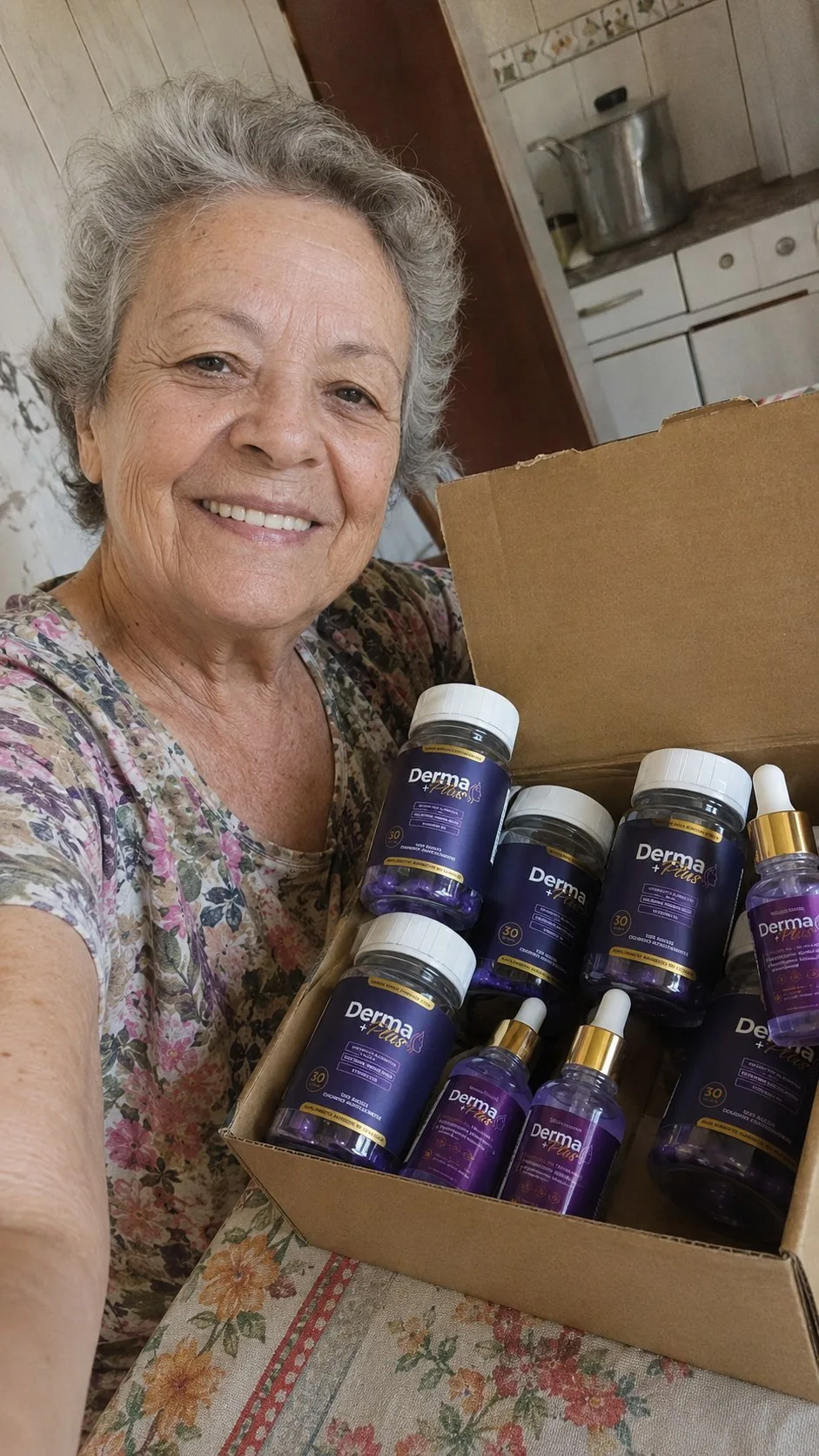 Cliente Derma+ Plus com a caixa de tratamento completo de colágeno